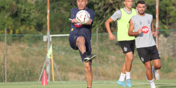 “Nuk bëhem barrë”, Di Biagio jep dorëheqjen nga Dinamo City