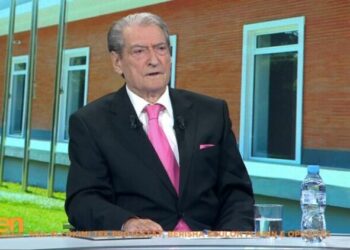 A do hiqni dorë nga funksionet politike? Ja si përgjigjet Berisha…
