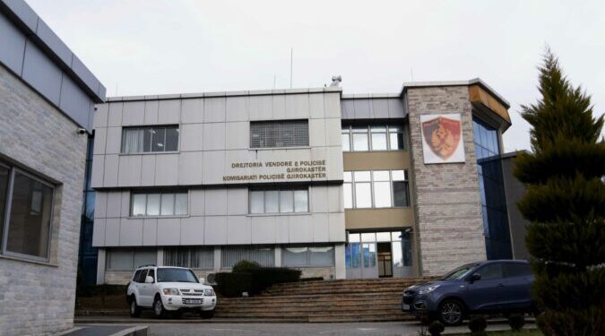 Pezullohen 9 efektivë policie në Gjirokastër, akuzohen për…