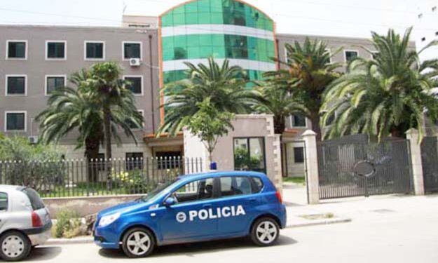 Punonjësi humbi jetën teksa priste degët e palmave, 2 të arrestuar