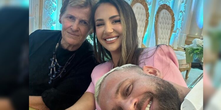 FOTO/ Kiara Tito merr dhuratën mahnitëse nga vjehrra