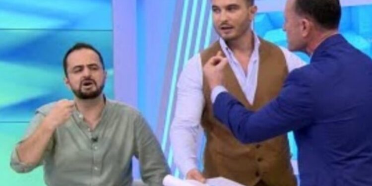 “Mos e mbro Berishën …”, plas sherri LIVE mes të ftuarve, moderatorët mbyllin emisionin
