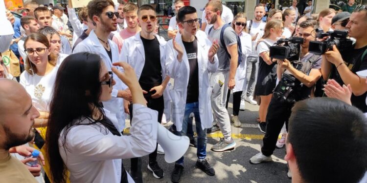 Nuk ndalen studentët e mjekësisë, sërish në protestë