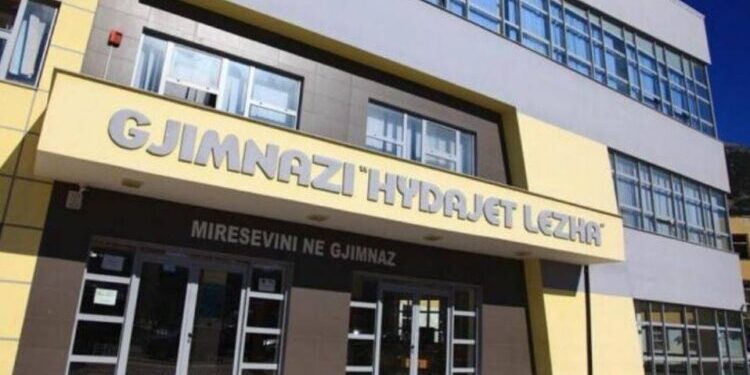 Ekskluzive/ Mësohet debati midis nxënësit dhe mësueses që goditi me karrige, i përmendi babin e vdekur
