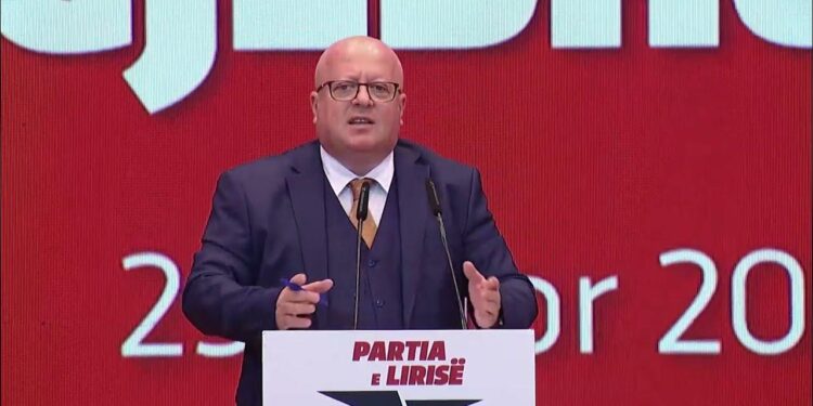 U nxorr jashtë salle, avokati i Berishës: Ja si qëndron e vërteta