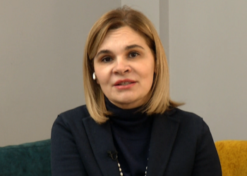 Meta dhe Mona drejt burgut, ironia therëse e gazetarit: Po për macen kush do kujdest?!