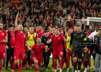 Sjellja e gabuar e tifozëve në derbi, Disiplina dënon me gjobë më të lartë Tiranën se Partizanin