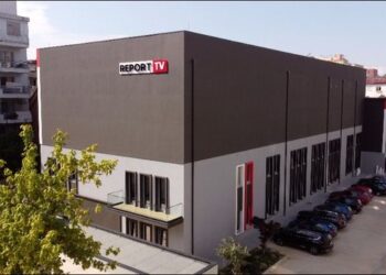 Përmbytet godina e televizionit shqiptar pas reshjeve, ndërpritet transmetimi