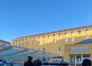 “Dua drejtësi”, shqiptari tenton t’i vërë flakën prokurorisë