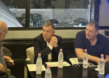 Gjunkshi takim me banorët e Kodër Kamëz dhe Bregu i Lumit, diskutohen…