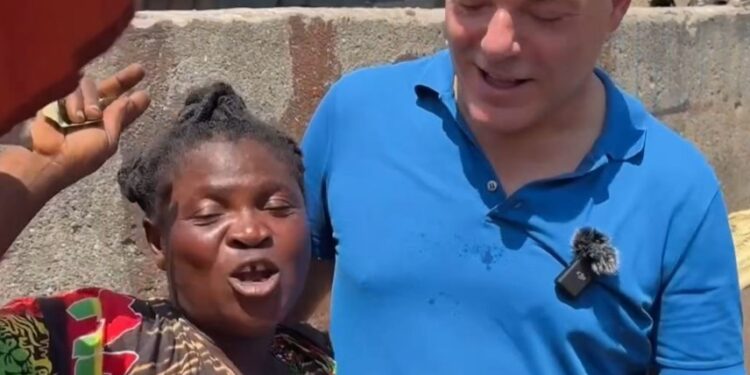 VIDEO/ Fevziun e duan dhëndër në Gana, shitësja nuk i shqitet
