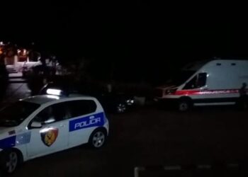 Aksident i rëndë, makina përfundon në përrua. Plagosen 3 të mitur