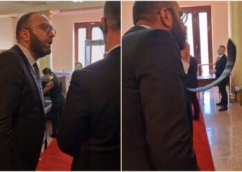 Pa nisur seanca, deputetët e opozitës përplasen me Gardën. Bardhi-Gardës: Kush jeni ju mo…