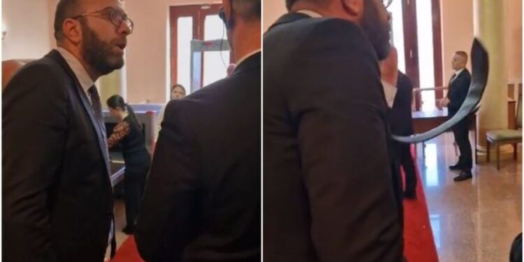 Pa nisur seanca, deputetët e opozitës përplasen me Gardën. Bardhi-Gardës: Kush jeni ju mo…