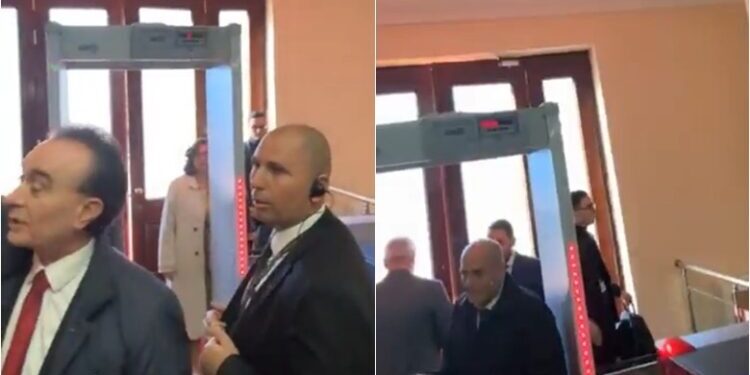 Garda kontrollon deputetët para hyrjes në sallë/ Dogjani: Diktaturë..