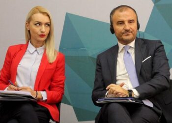 Tensionet politike dhe heshtja e ambasadorëve,  dy arsyet… 