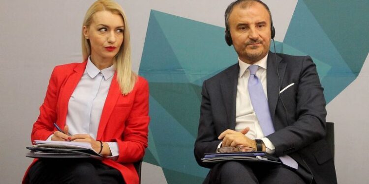 Tensionet politike dhe heshtja e ambasadorëve,  dy arsyet… 
