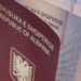Bashkëshortes së ish-luftetar të UÇK-se i refuzojnë Pasaportën Shqiptare