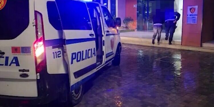 FOTO/ Zhduket 39-vjeçarja, policia kërkon ndihmë nga qytetarët