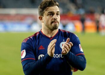 FOTO/ “Imazhi i Shqipërisë”, Xherdan Shaqiri uron 111 vjetorin e Pavarësisë