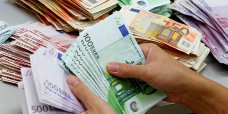 Këmbimi valutor, ja me sa këmbehet euro dhe dollari
