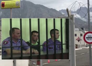 Gardiania e burgut të Peqinit rrëfen përballjen me Mjacjan: Hyri në dhomën e takimeve, nga frika ne…
