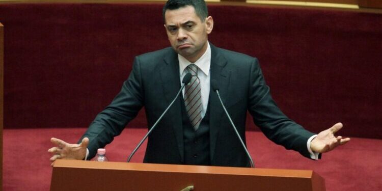 Rama nuk e “dëboi” nga grupi/ Ahmetaj vetpërjashtohet nga Kuvendi, kush e zëvendëson