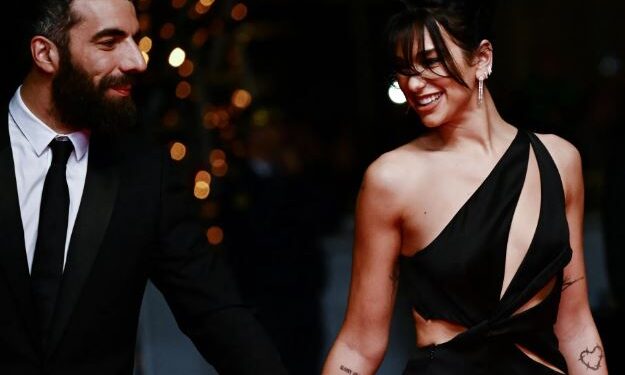 Shqiptarët në zi/ Dua Lipa ndahet nga Romain Gavras