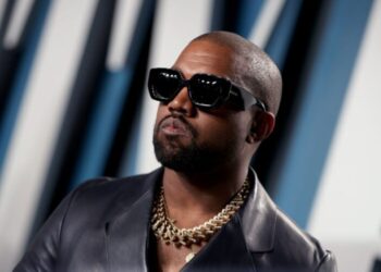 “Diss” për Drake? Kanye West shfaqet me shqiponjën dykrenare