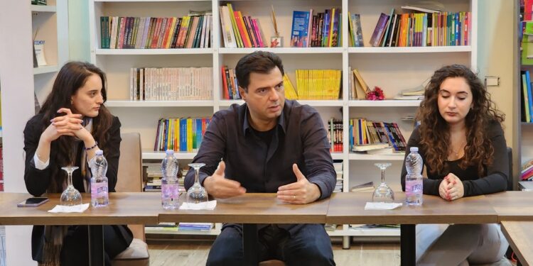 “Futja e vendeve të Ballkanit në BE, zgjidhja e problemeve 100-vjeçare”, Basha ftesë publike të rinjve: Angazhohuni në politikë!
