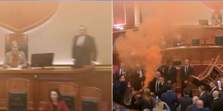 Opozita protestë në Kuvend/ Zgjati vetëm 17 minuta, Nikolla mbyll seancën plenare