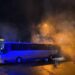 Merr flakë autobusi me pasagjerë në Elbasan, ndërhyjnë forcat zjarrfikëse