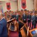 “Sillni ushtrinë, bre*et me vija”, deputetët e opozitës ironizojnë praninë e Gardës në Kuvend