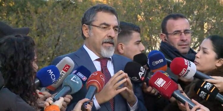 “Revolucioni i karrigeve pati seancën e radhës”, Çuçi ironizon aksionin e opozitës: Pa diskutim ka një anomali nga…