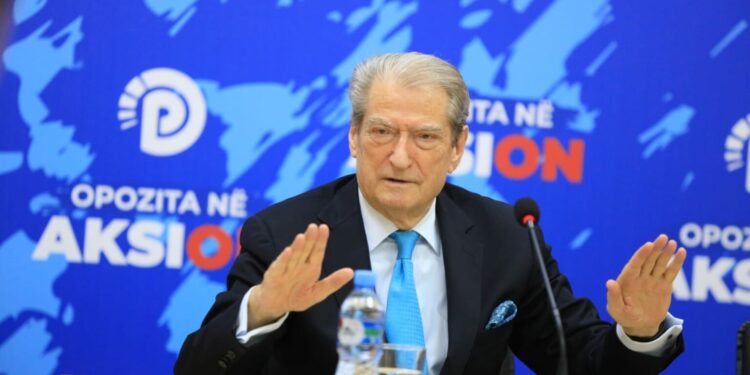 “Një Parlament pa zë”, Berisha reagon për ndryshimin e Rregullores: Rama është i aftë të propozojë çdo masë në Kuvend, mosbindja civile do të vazhdojë