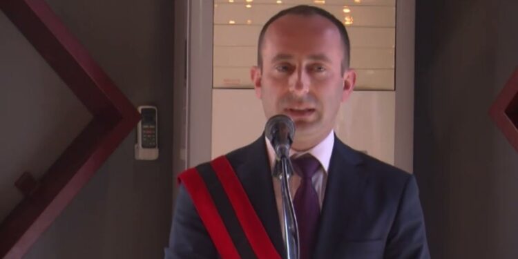 DOKUMENTI/ 19 deputetë kërkojnë nga KAS rrëzimin e KQZ-së dhe heqjen e mandatit të kryebashkiakut për Kreshnik Hajdarin