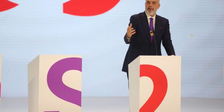 Rama: Nuk kemi hyrë në BE se nuk kishim përkthyes për përafrimin legjislacionit, tani fola me Mirën dhe do fluturojmë