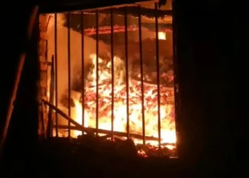 FOTO/ Merr flakë banesa, ja gjendja e çiftit të moshuar
