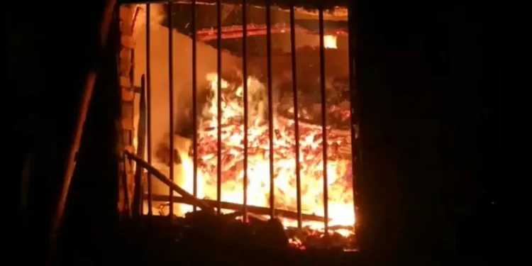 FOTO/ Merr flakë banesa, ja gjendja e çiftit të moshuar