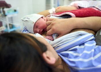 “Rrofsh sa malet”, këngëtarja bëhet nënë, ja gjinia e bebit