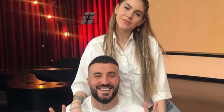 Djali më romantik për sot është PM dhe Sarah duhet të ndihet me fat