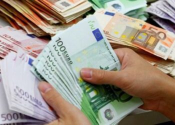 Çfarë po ndodh sot me monedhat e huaja? Ja me sa po blihen dhe shiten dollari dhe euro