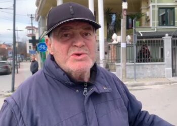 FOTO, Njollat e gjakut ende në vendngjarje’/ “Bam-bam”, i moshuari rrëfen konfliktin me armë në Korçë: Dëgjuam krisma