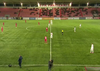 LIVE PARTIZANI-SKËNDERBEU/ Dominim absolut i të kuqve, raste të shumta në kërkim të avantazhit (VIDEO)
