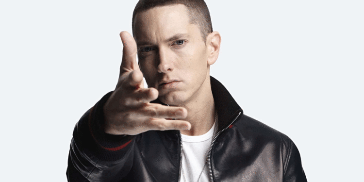 Fansat e shqetësuar, Eminem futet në listën artistëve të vdekur
