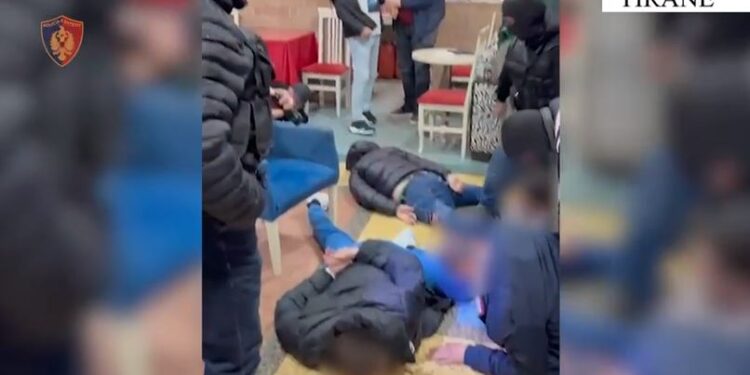 Lokalin e kishin kthyer në një pikë shitje droge, katër të arrestuar në Kashar (emrat)