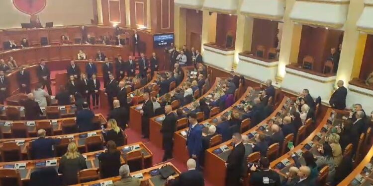 LAJM I FUNDIT/ Kaosi në Kuvend, PS kërkon përjashtimin e 3 deputetëve të PD