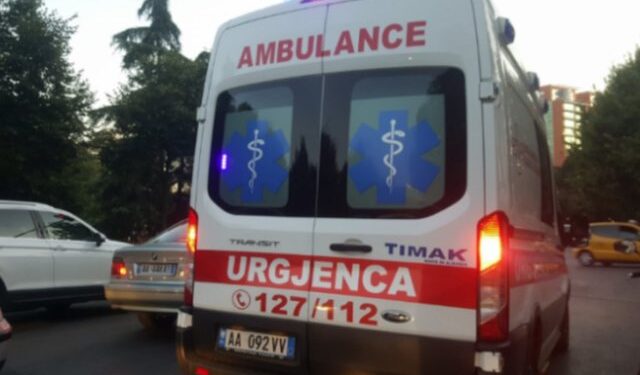 Mëngjesi nis me aksident në Tiranë, makina përplas për vdekje 54-vjeçarin