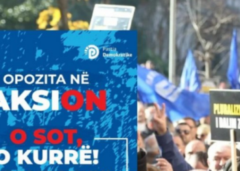 Në 21 dhjetor, ora 9:00, opozita në protestë para Parlamentit