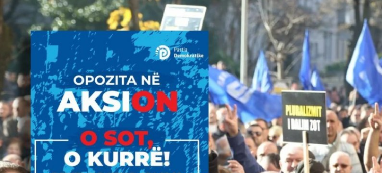 Në 21 dhjetor, ora 9:00, opozita në protestë para Parlamentit